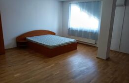 Apartament cu 3 camere, cu scare interioara, cu garaj si loc de parcare