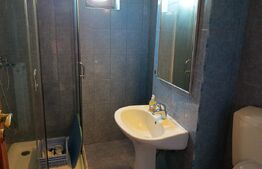 Apartament cu 3 camere, cu scare interioara, cu garaj si loc de parcare