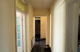 Apartament cu 3 camere, in Teius zona centrala.