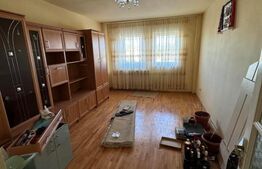 Apartament cu 3 camere, in Teius zona centrala.