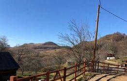 Casa la munte, teren 8324 mp, anexe, zona comuna Bucium