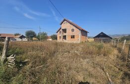 Casa individuala la rosu, 6 camere, teren 1200 mp, Vintu de Jos