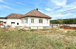 Casa la tara, teren 5500 mp ,Garbova de Jos