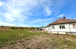 Casa la tara, teren 5500 mp ,Garbova de Jos