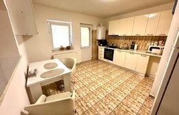 Casă cu 5 Camere, Garaj și Livadă pe Teren de 660 mp – Micești