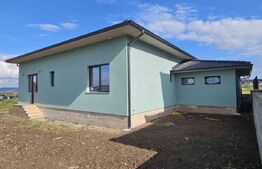 Casă pe un nivel, 4 camere, compartimentare decomandată, zonă liniștită