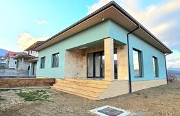 Casă pe un nivel, 4 camere, compartimentare decomandată, zonă liniștită