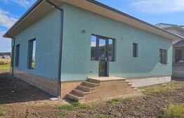 Casă pe un nivel, 4 camere, compartimentare decomandată, zonă liniștită