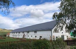 Motel cu 60 camere,cu teren de 4000 mp, 1748 mp utili,se vinde la rosu.