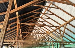 Motel cu 60 camere,cu teren de 4000 mp, 1748 mp utili,se vinde la rosu.