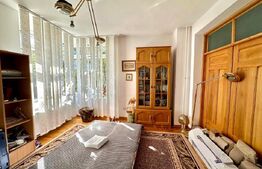 Casă Impresionantă cu Șemineu, Pavilion și Livadă în Zonă de Top