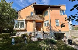 Casă Impresionantă cu Șemineu, Pavilion și Livadă în Zonă de Top