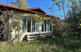 Casă Impresionantă cu Șemineu, Pavilion și Livadă în Zonă de Top