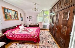 Casă Impresionantă cu Șemineu, Pavilion și Livadă în Zonă de Top