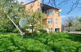 Casă Impresionantă cu Șemineu, Pavilion și Livadă în Zonă de Top