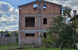 Casa individuala cu 5 camere,la rosu,259 mp utili, 583 mp teren,Cetate