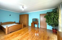 Casa Individuala, 240 mp utili ,912mp teren,Centru