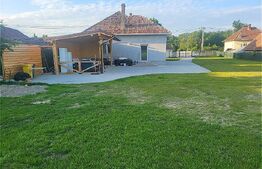 Casă cu 5 camere și spațiu comercial, teren 4079mp, zona Stremț - Teius