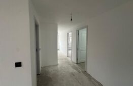 Casă cu 3 camere 130 mp, 1 bucătărie, 1 living, 2 băi, 1 garaj, curte.