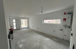 Casă cu 3 camere 130 mp, 1 bucătărie, 1 living, 2 băi, 1 garaj, curte.