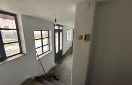 Casa cu 4 camere, 1 bucătărie, 1baie, pivniță, living 207 mp utili.