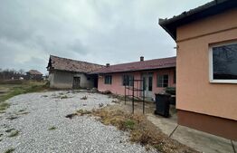 Casa cu 4 camere, 1 bucătărie, 1baie, pivniță, living 207 mp utili.