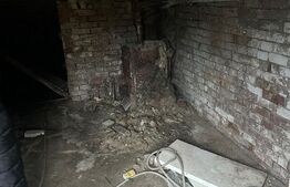 Casă de vânzare 120mp utili cu 3 camere (STREMT), 1 baie, 2 holuri, grădină.