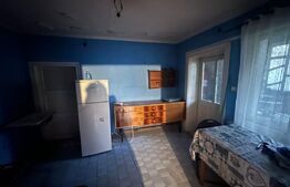 Casă de vânzare 120mp utili cu 3 camere (STREMT), 1 baie, 2 holuri, grădină.