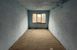 Bloc cu 2 etaje, aflat în zona centrală a orașului Cugir