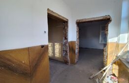 Casa individuala, 2 camere, 2619 mp teren, zona Paclisa