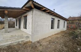 Casa individuala, cu 3 camere,140 mp,670 mp teren,Ghirbom