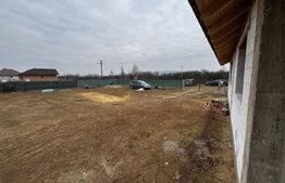 Casă la roșu cu 4 camere, 1134 mp teren, zona Bărăbant