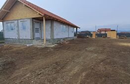 Casă la roșu cu 4 camere, 1134 mp teren, zona Bărăbant