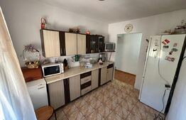 Apartament decomandat cu 3 camere,2 bai, 70 mp, zona Cetate