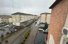 Apartament 3 camere, decomandat 67mp, Cugir