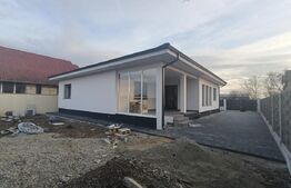 Casa 131 mp utili  3 camere 2 bai living bucatarie  teren 468 mp zona Cetate