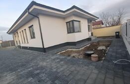 Casa 131 mp utili  3 camere 2 bai living bucatarie  teren 468 mp zona Cetate