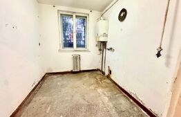 Apartament de vanzare cu 2 camere in Cugir, pretabil si pentru spatiu comercial.