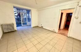 Apartament de vanzare cu 2 camere in Cugir, pretabil si pentru spatiu comercial.