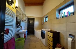 Casa cu 4 camere, 260 mp, zona Cetate 