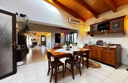 Casa cu 4 camere, 260 mp, zona Cetate 