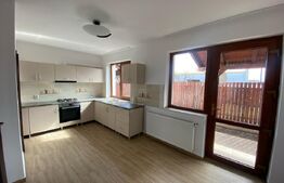 Casa de inchiriat cu 4 camere -  zona Cetate