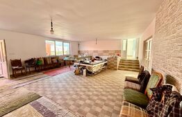 Casă deosebită, 4 camere, 180 mp.  teren 700 mp, - zona Micesti