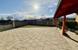 Casă deosebită, 4 camere, 180 mp.  teren 700 mp, - zona Micesti