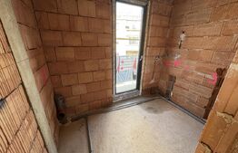 Apartament 3 camere , 101 mp , Scara interioară si Terasa , Zona - Cetate 