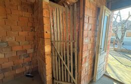 Casa de vanzare la rosu-Sebes, zona Drumul Petrestiului 