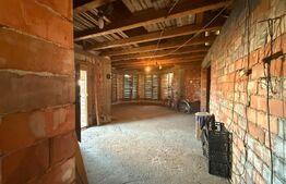 Casa de vanzare la rosu-Sebes, zona Drumul Petrestiului 