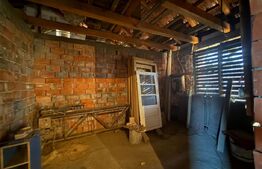 Casa de vanzare la rosu-Sebes, zona Drumul Petrestiului 