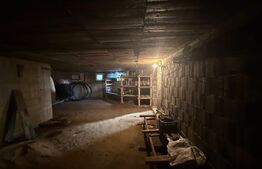 Casa de vanzare la rosu-Sebes, zona Drumul Petrestiului 