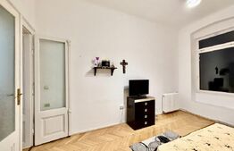 Apartament de vanzare cu 3 camere- zona Centru 